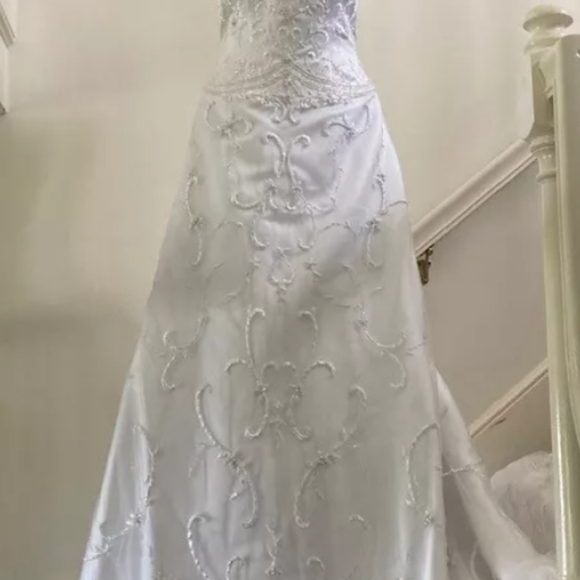 Olay cassini wedding dress - Picture 3 of 16